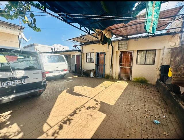 5 BEDROOM HOUSE FOR SALE IN BEZUIDENHOUT VALLEY